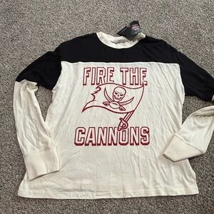 NWT Junk Food Clothing Tampa Bay Buccaneer’s Women’s Black and White Tee Size M